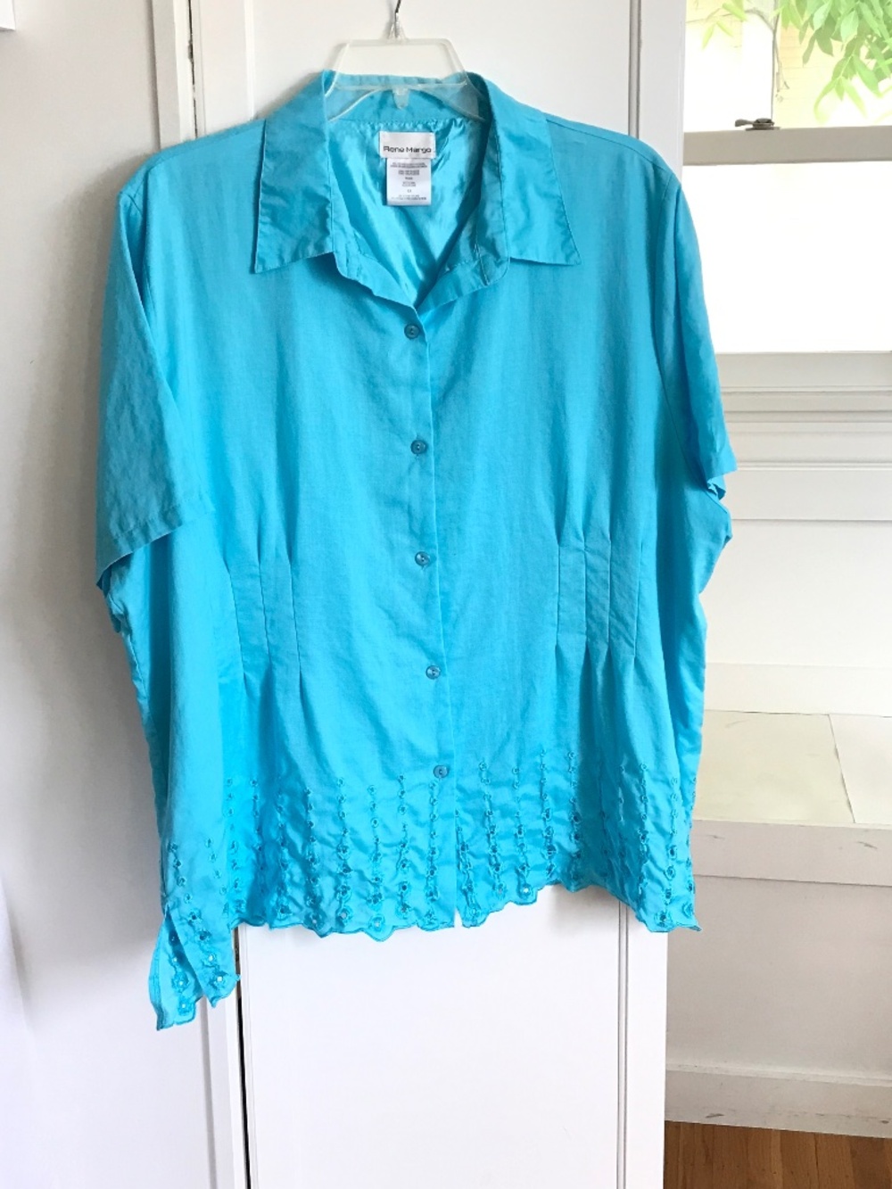 RENE MARGO Button Down Embroidered Scalloped Hem Blouse Women’s Plus Size 4X 3X